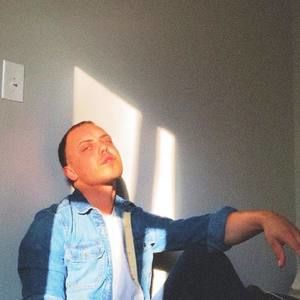 Meet your Posher, Dominique